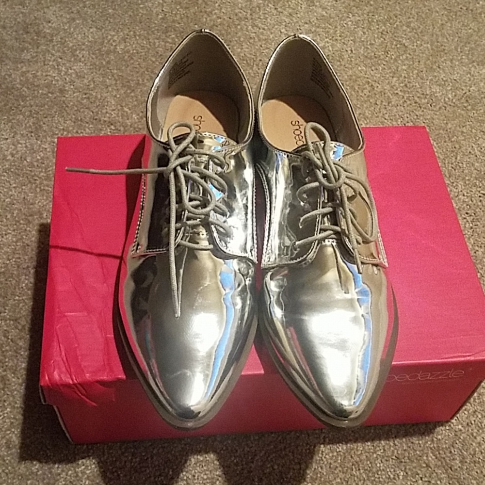 NEW Silver Mirrored Shoedazzle Viviana Flats